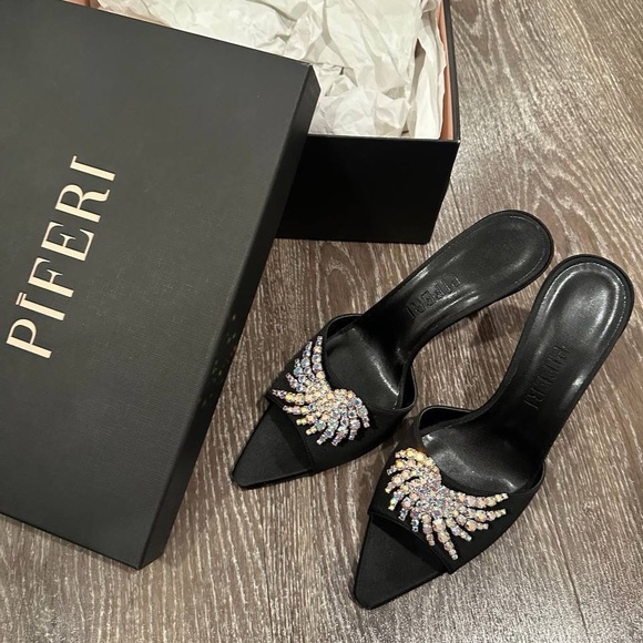 Black Embellished Women\'s Shoes